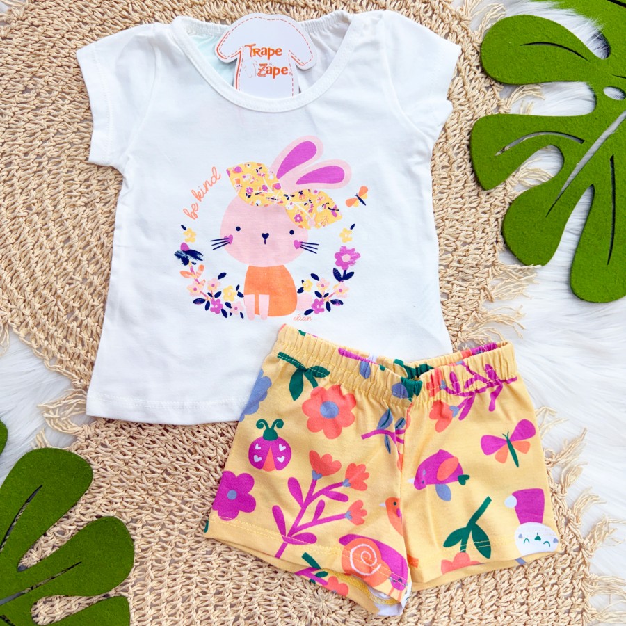 Conj. Blusa Coelhinha Be Kind e Short - Off White e Amarelo